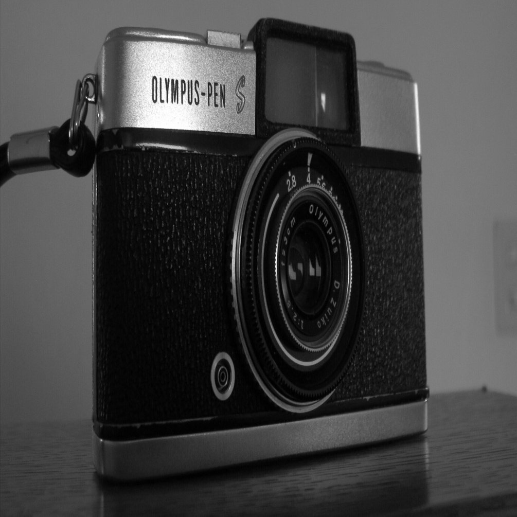 ささやくシャッター Olympus PEN S｜ema_photo