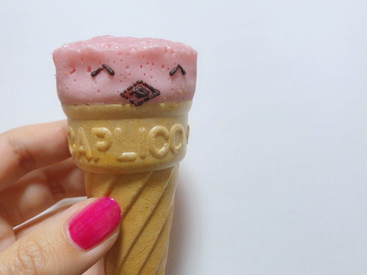 カプリコに顔が描いてある Sekai Note