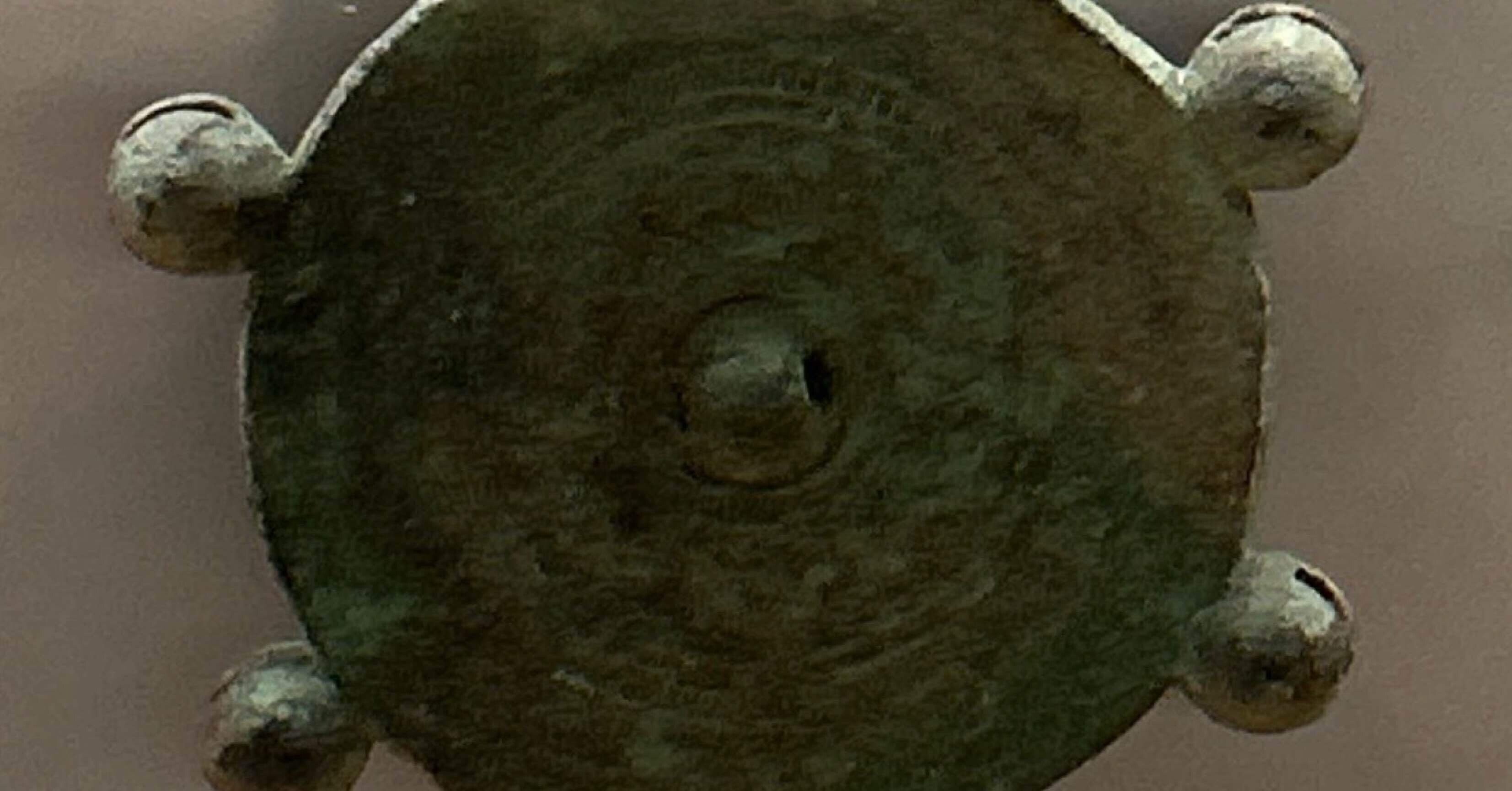 毎日美術⭐︎鈴がついているなんて、かわいい！｜もちもち