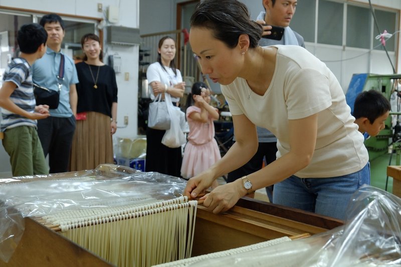 ちゅるんと美味しい！和泉の手延べ長そうめんづくり体験ツアー3.6ｍの手延べそうめんづくり体験と絶品そうめん実食05