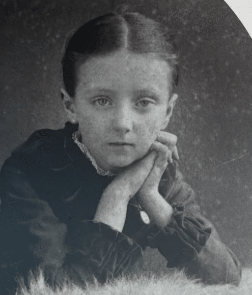 手足を曲げ伸ばせる、プリンス・エドワード島州タータンチェックドレス