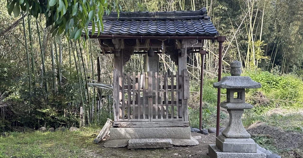 八幡宮の研究 石清水八幡宮の本殿前に、ジャンボ御神矢が今年もお目見え！【京都府