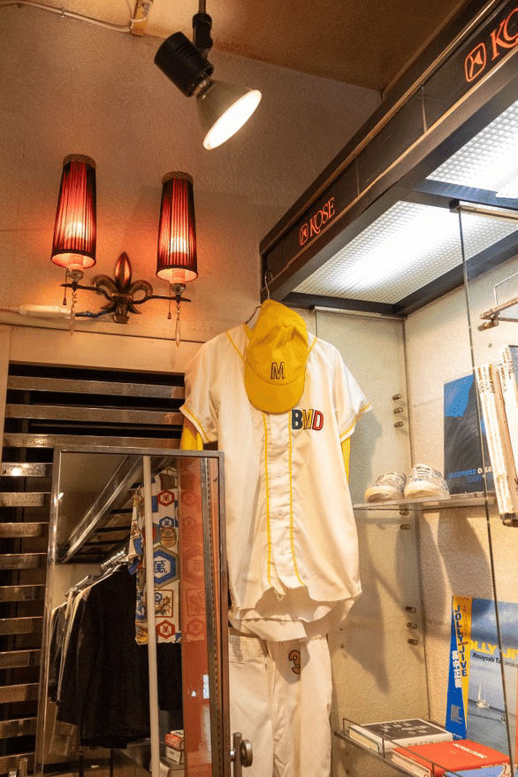 80年代DCブランドを専門に扱う日本唯一の古着屋。上田市の現役大学生に