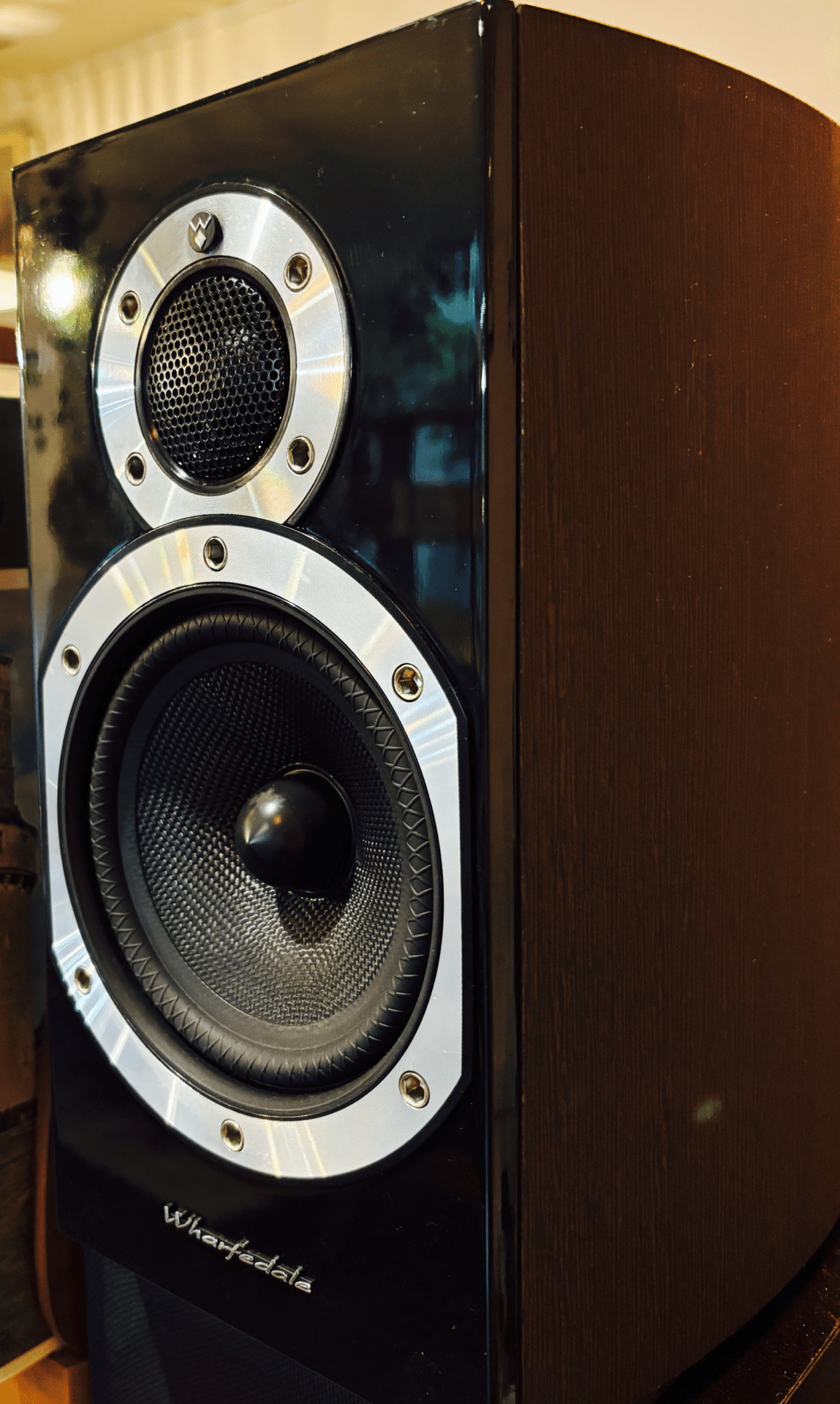 Wharfedaleの名機DIAMOND 10.1──“英国サウンド”が光るウォーム系