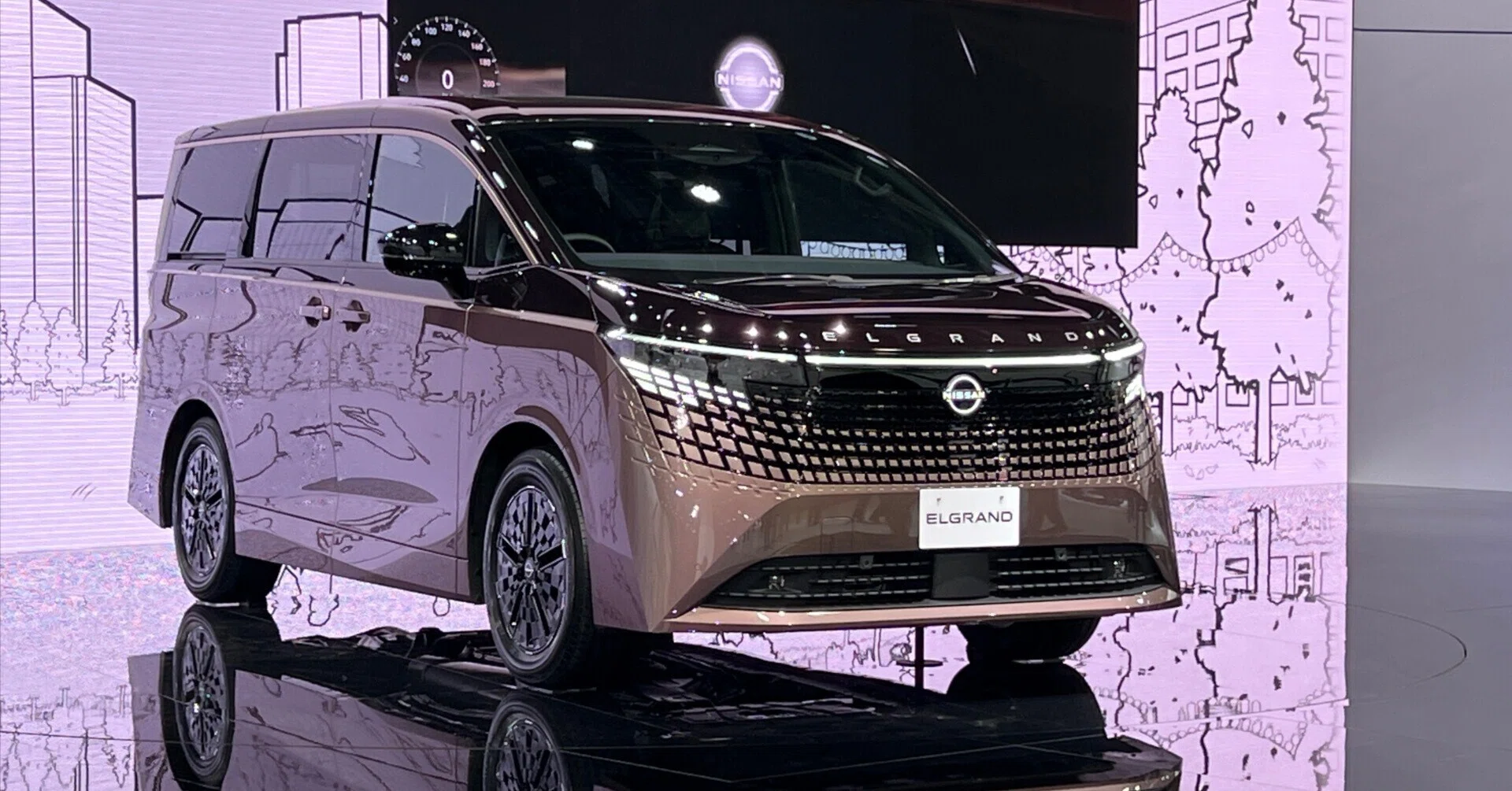 新型日産・エルグランドを見て、改めてトヨタ・アルファードのデザイン