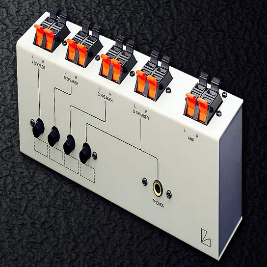 スピーカーセレクター」の理想形──LUXMAN AS-5Ⅲで叶える複数