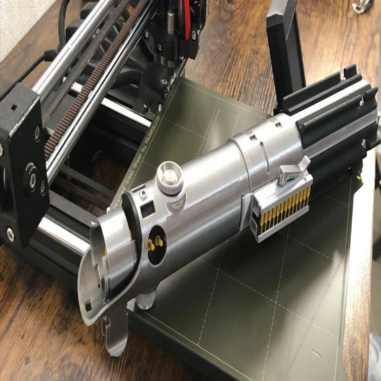 スターウォーズのライトセーバーを製作しました！※筆箱にもなります