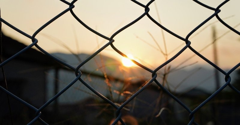 切ないメロディが過去を振り返らせる Mol 74のエイプリル デニムとカーキ Note