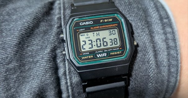 カスタム　チープカシオ　F-91W 新品 カスタム CASIO F-91W シルバーベゼル ブラック&レッド反転