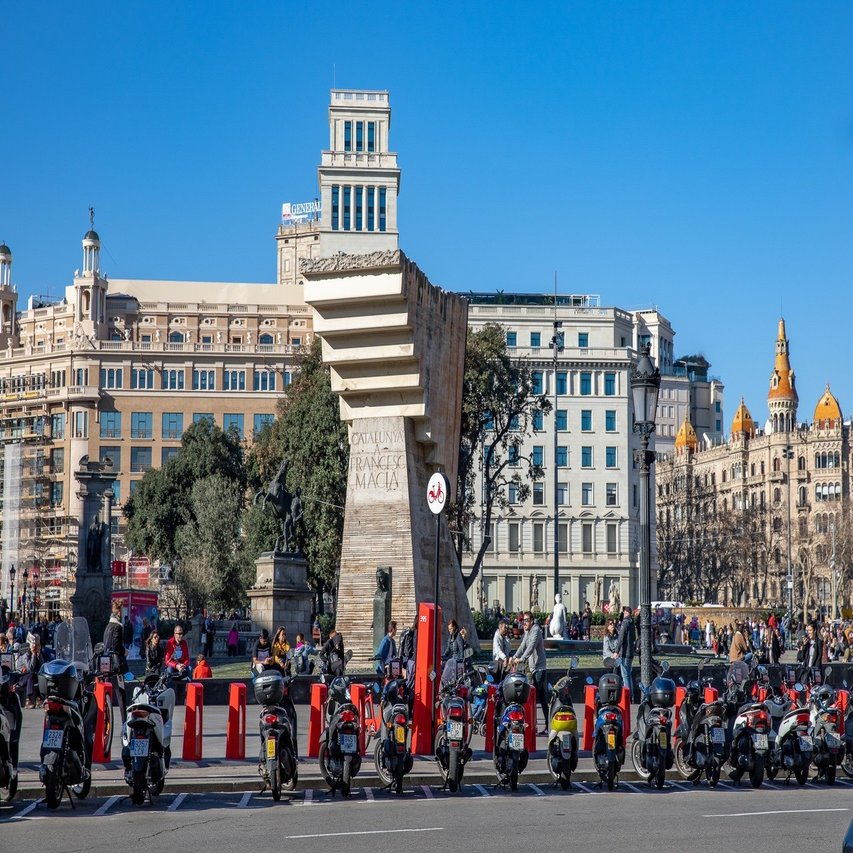 バルセロナの カタルーニャ広場 Zenpaku Note