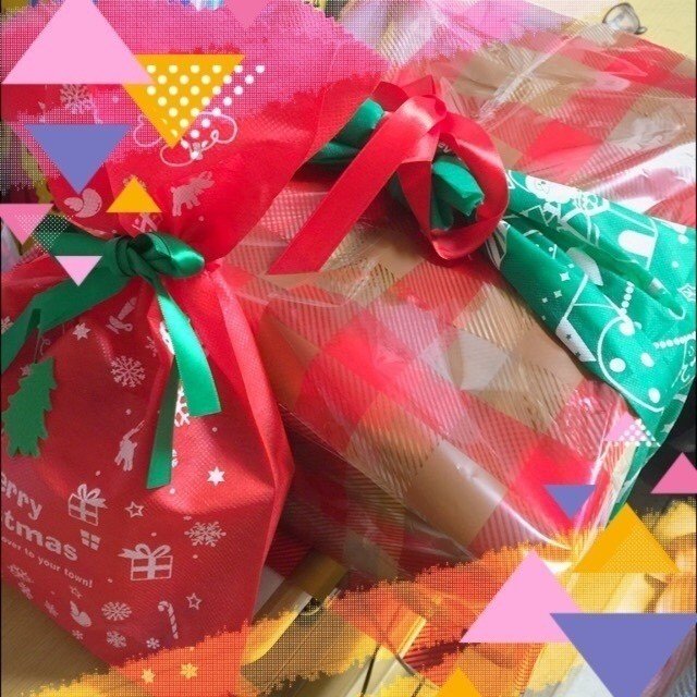 メリークリスマス サンタさんは机の上にプレゼント置いていきましたよ つきん Note