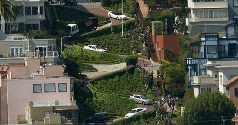 三角定規と同じ角度の坂道 ロンバートストリート むぎさん 旅と人生とは Note