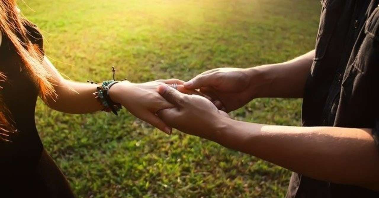 心理 腕をさする 男と女はすれ違い 恋愛心理学 Note