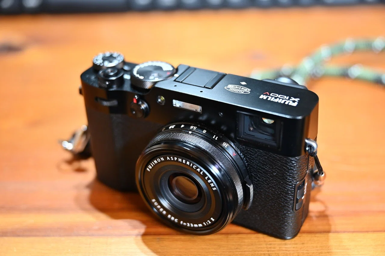 ぴのまる　FUJIFILM X100V Камера FUJIFILM X100V (Body) Silver (16642965) купить в Киеве