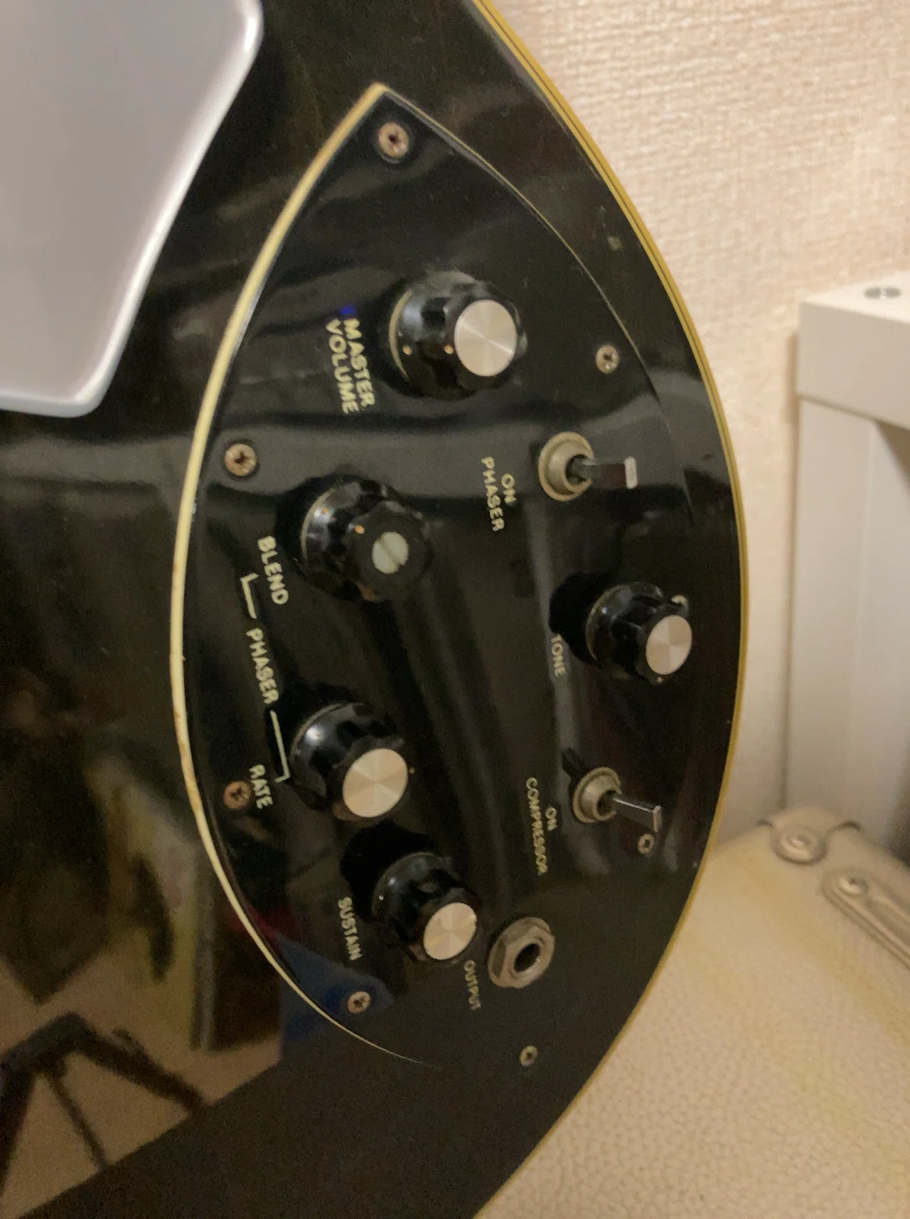 GRETSCH グレッチ　ローテーブル ビザール漂流記：Johnny Marr × Gretsch Super Axe】｜ヨシキTHEギネス