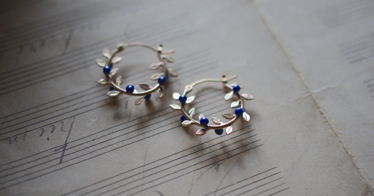 wreath earrings with Lapis lazuli｜初雪・ポッケ