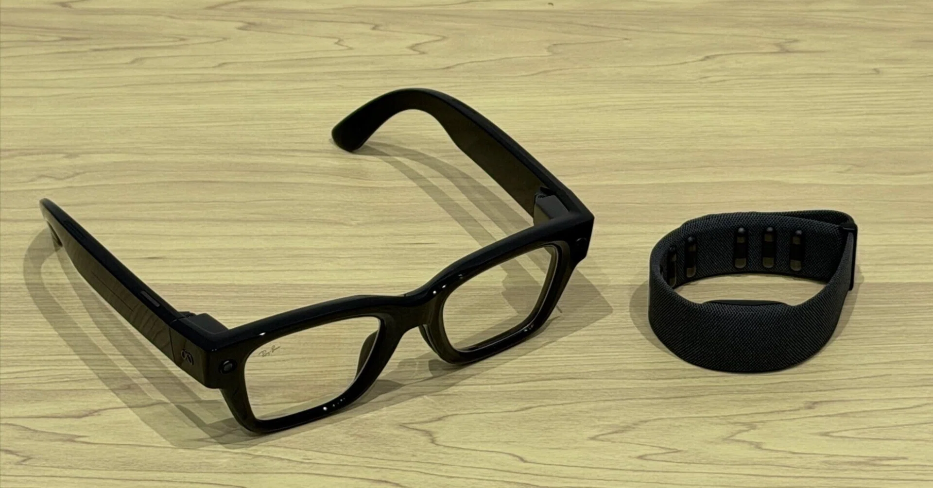 Meta Ray-Ban DisplayとRay-Ban Meta を2週間使って見えたもの｜中村薫
