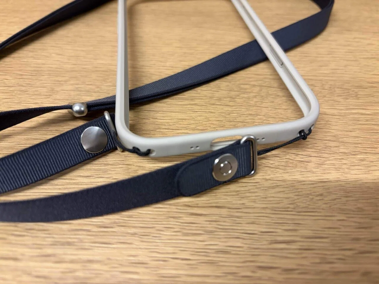 未開封非売品Apple ストラップ 青と黒の入り混じ！ 一品物】Apple鋳造ストラップ 【公式通販】