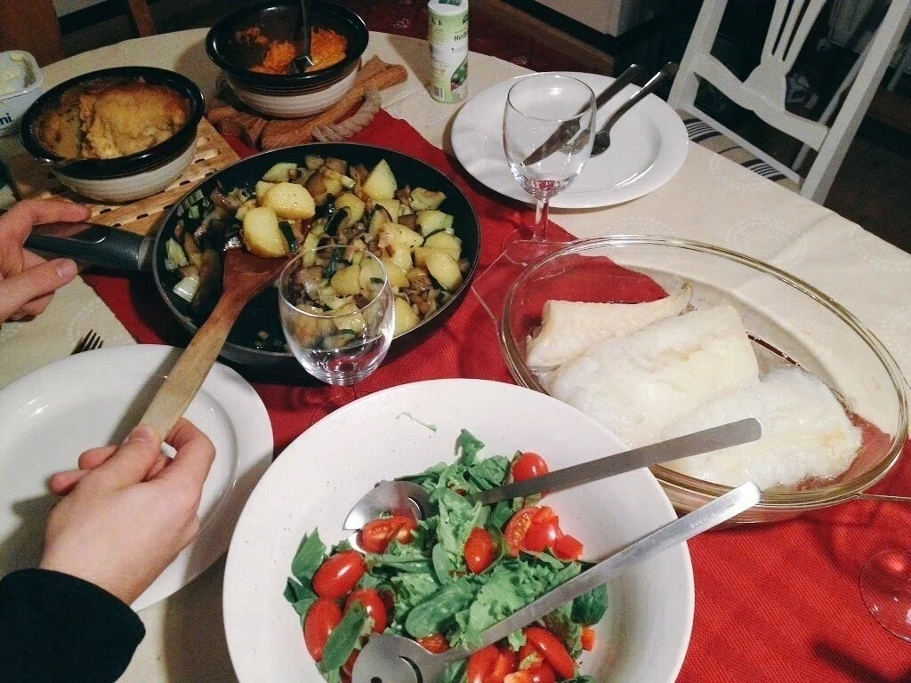 昨夜食べた今年最後のユールボード クリスマスの食事 はルートフィスク 干し鱈を灰汁に漬けたりしてゼラチン状にした魚料理 がメイン 嫌いな人 も多いけれどわたしは大好き ソースも美味しかった Minori Note