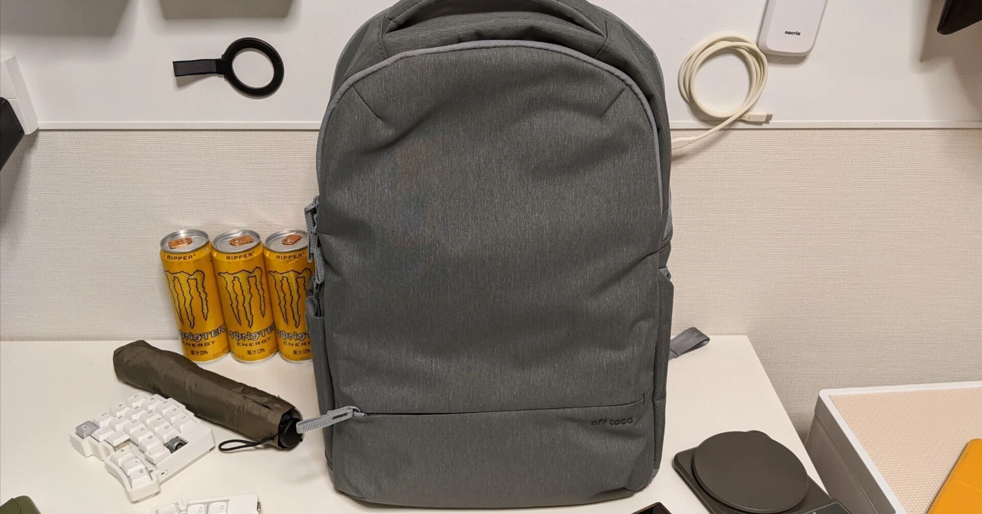 2階建て(上下2層)で自立するバックパック選びの難しさ(エレコム 
