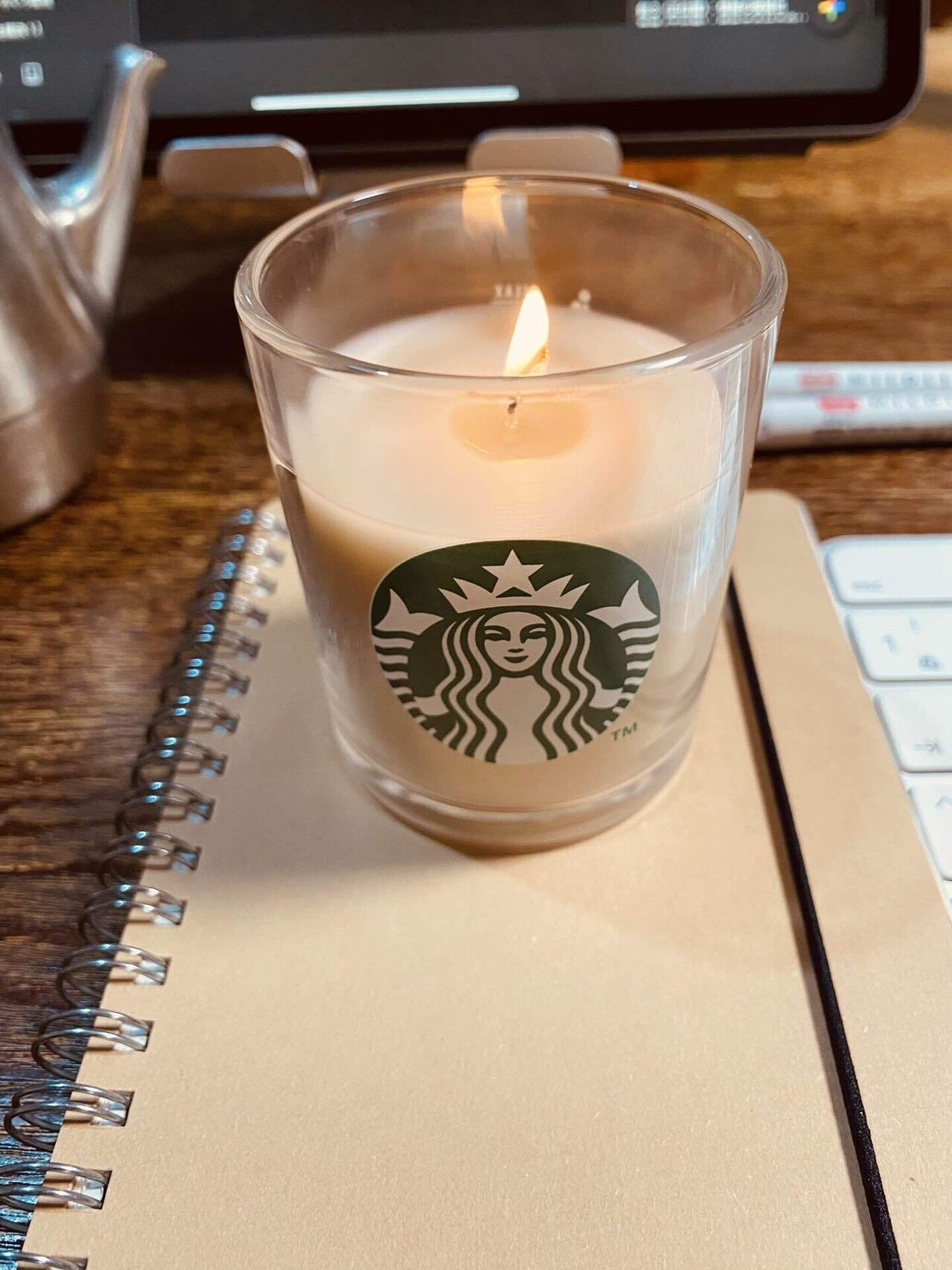 スタバホリデーシーズンの“キャンドル”買ってみた｜Meijia