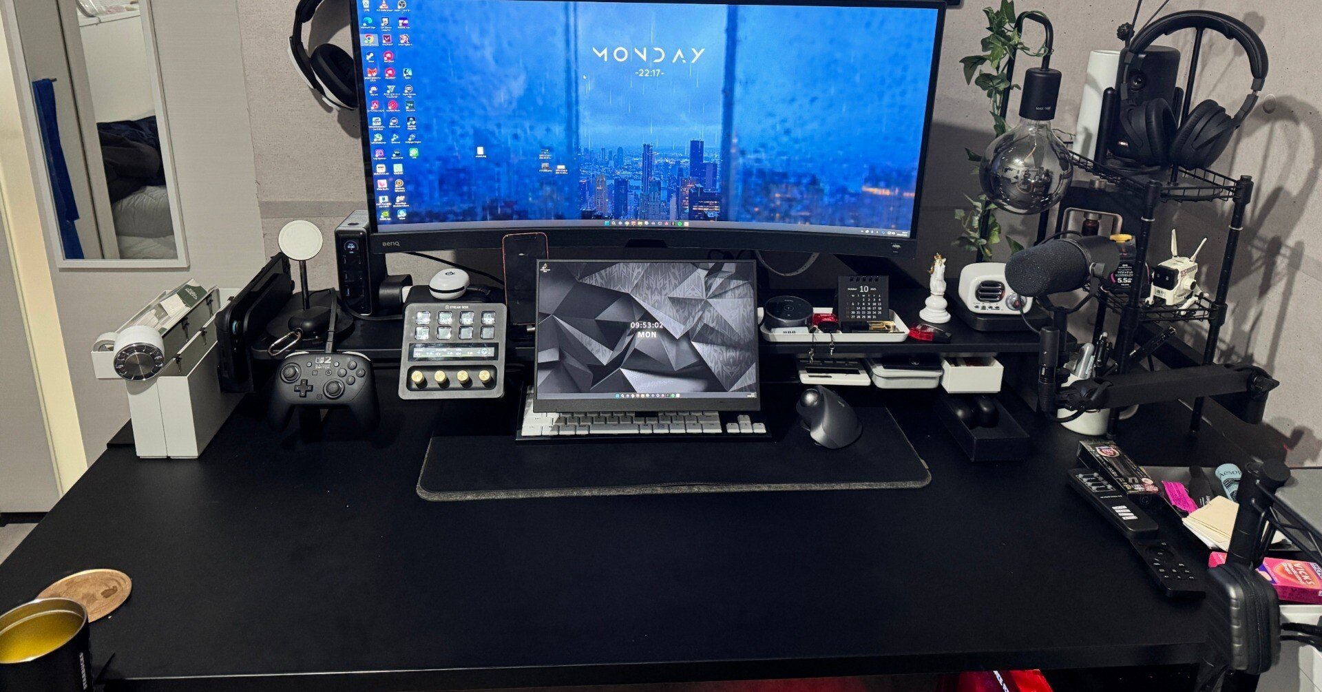 デスク紹介】仕事もゲームも快適なオフィス管理士＆社会人ゲーマーの