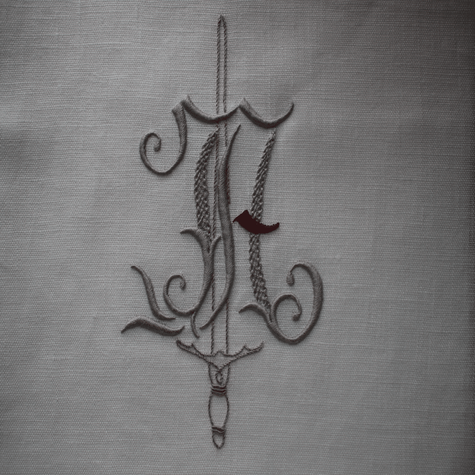 刺繍の絵 モノグラム刺繍】強さと祈りを刺す─ジャンヌ・ダルクのJ＆A｜刺繍
