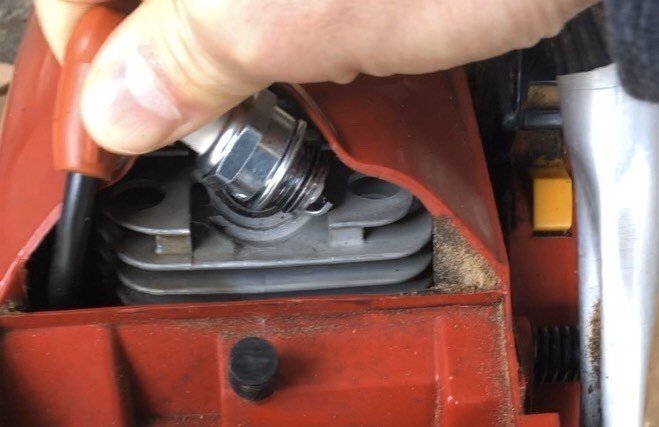 エンジンチェンソー ゼノア G345P　リコイル引いてもプラグから火花がとびません　商品説明欄ご覧ください　ジャンク品 チェンソー修理｜片山農機 スタッフブログ