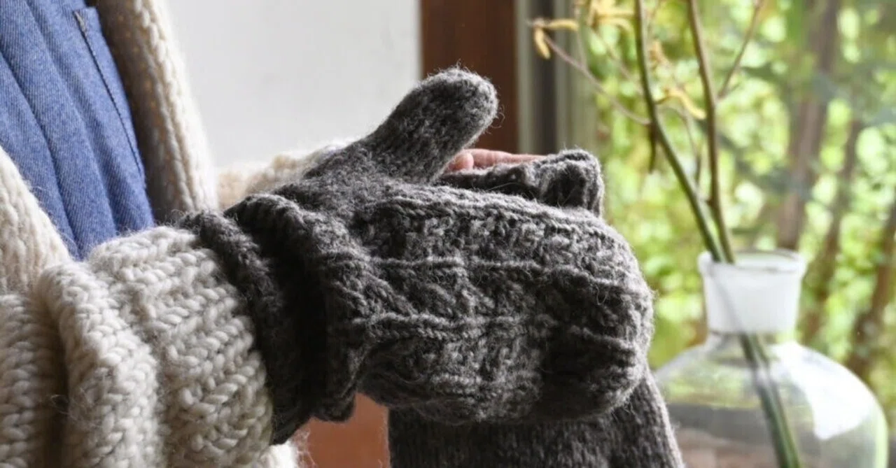 1 Pair of Mittens = 2.5kg of Rice +｜シサム工房｜sisam FAIR TRADE