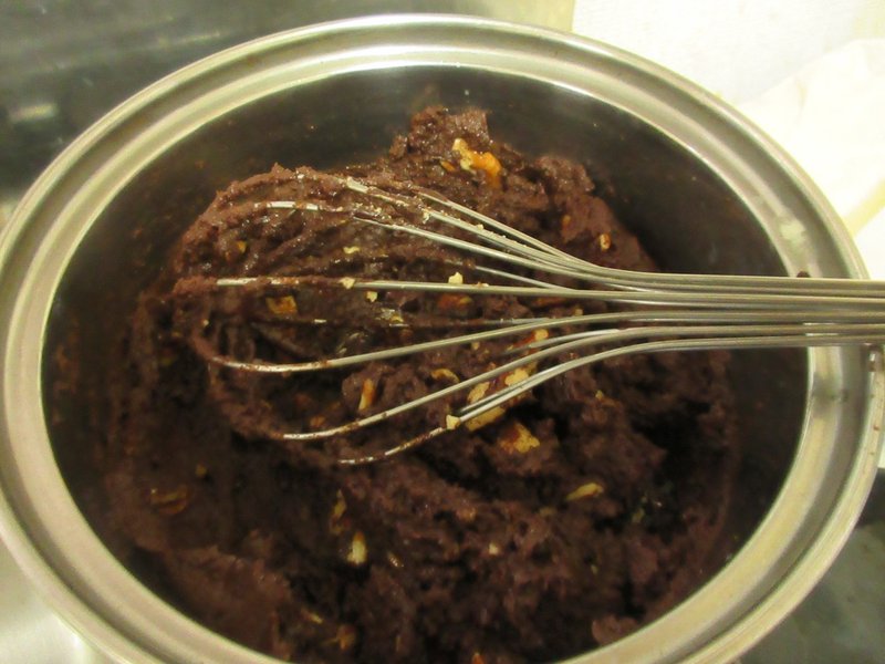 それを鍋のチョコレートなどに移し入れ混ぜたところ