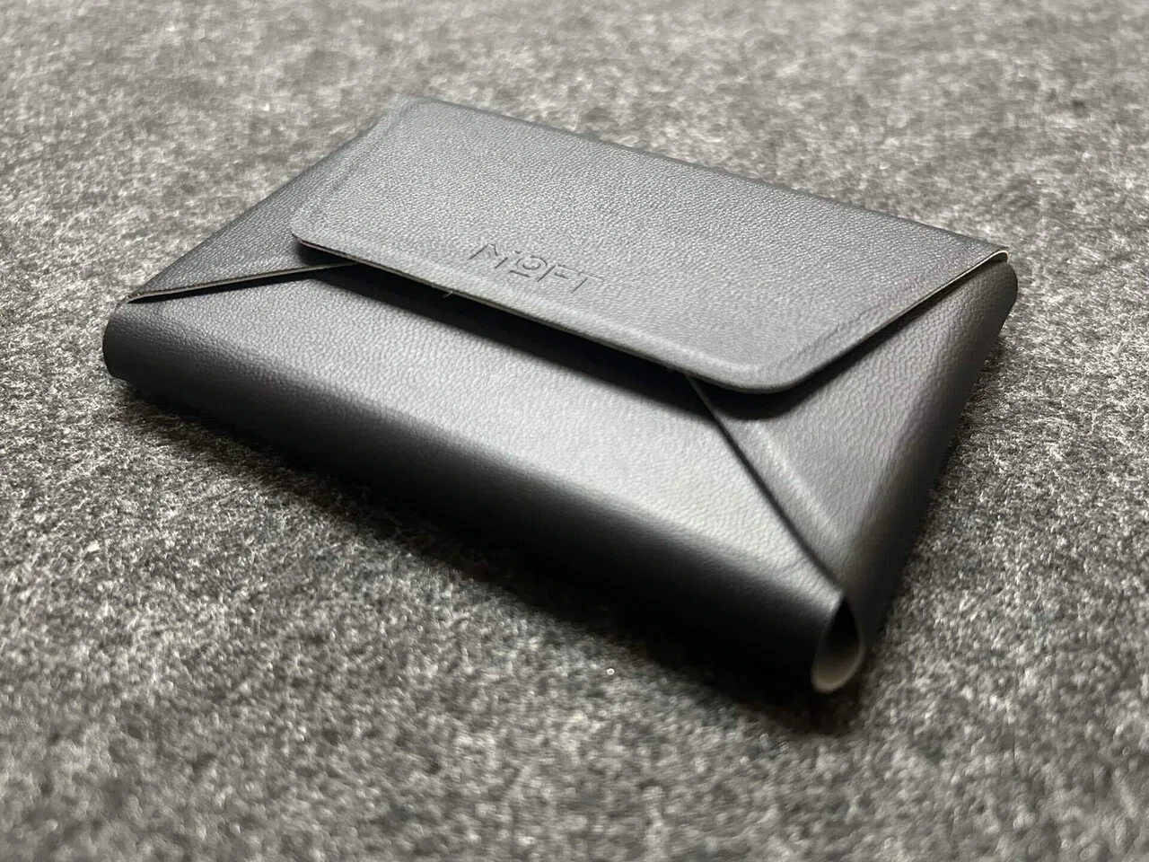 MOFTの多機能カードケースを使って財布を手放しちゃおう｜えんがわはかれい