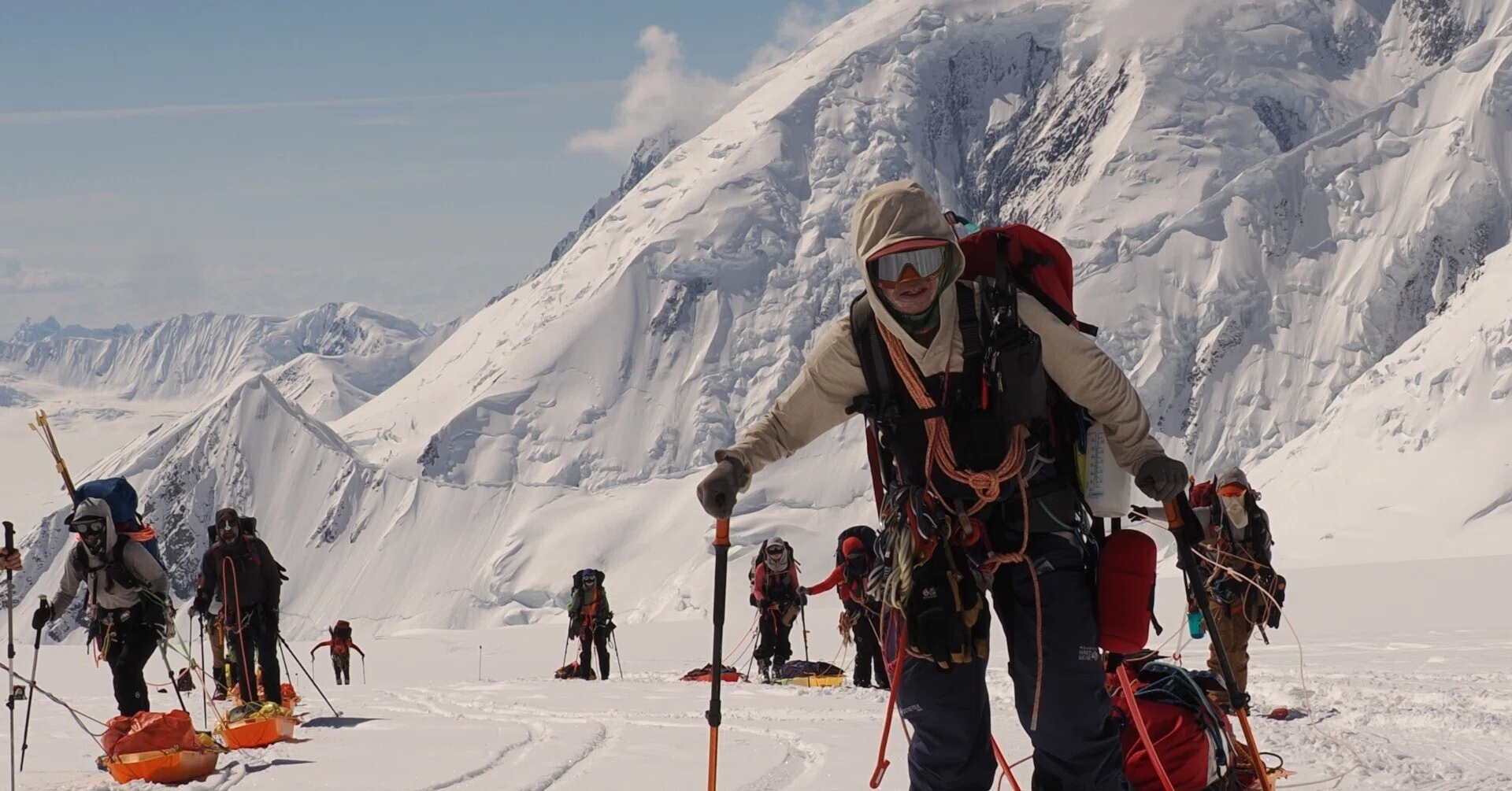 北米最高峰デナリ（マッキンリー、アラスカ）を山頂からスノーボード