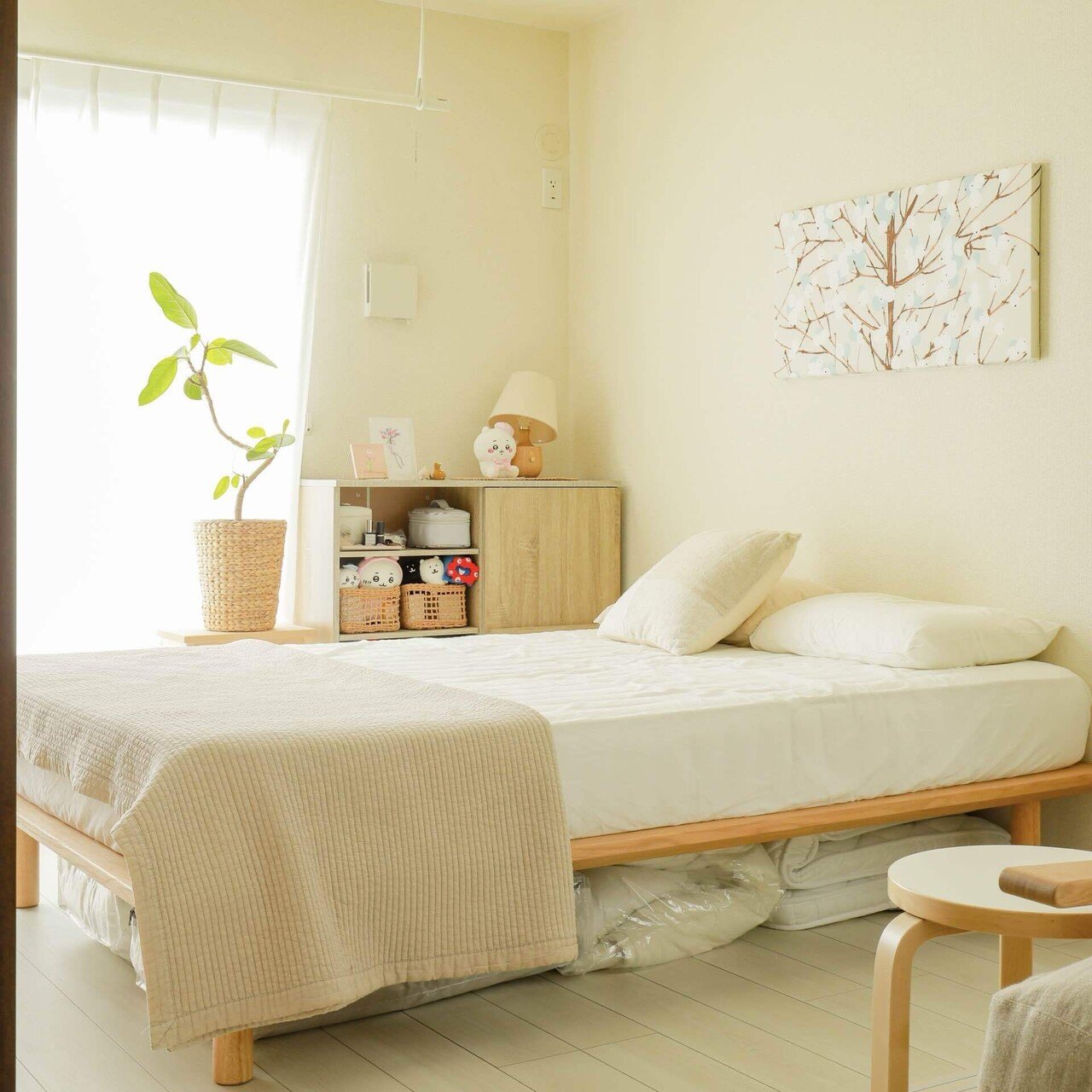 無印良品のソフトボックスで、ベッド下の収納を整える。｜むささび