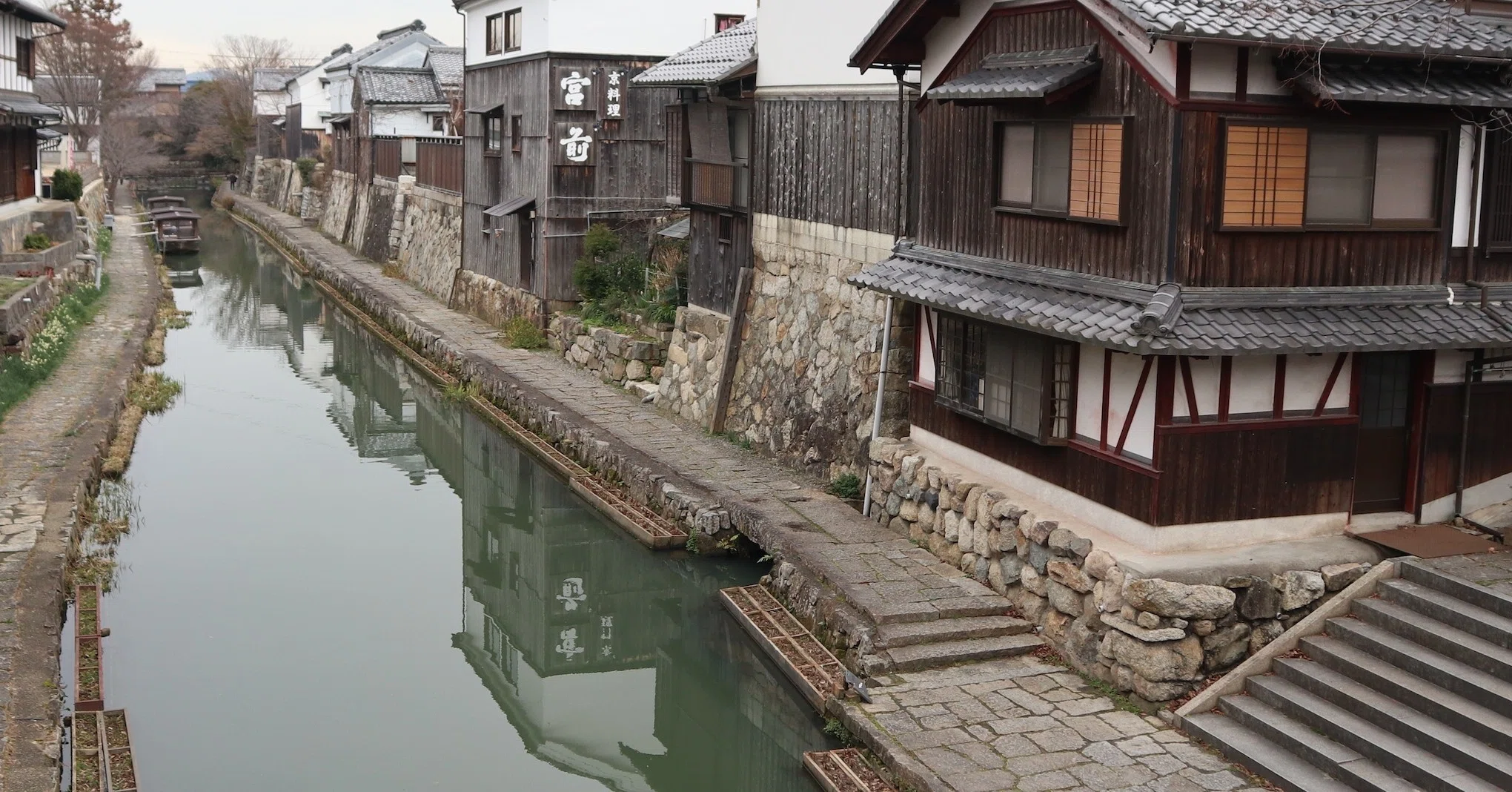 市民の清掃で復活した八幡堀／洋風建築も多いヴォーリスの街／近江八幡