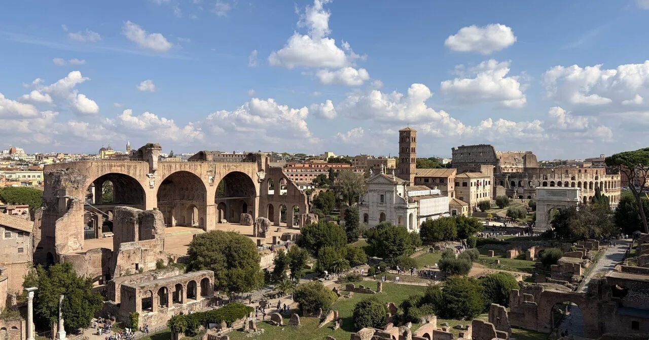 [Day 6 in Italy] Stopped by police in Rome. Carbonara and the Colosseum ...