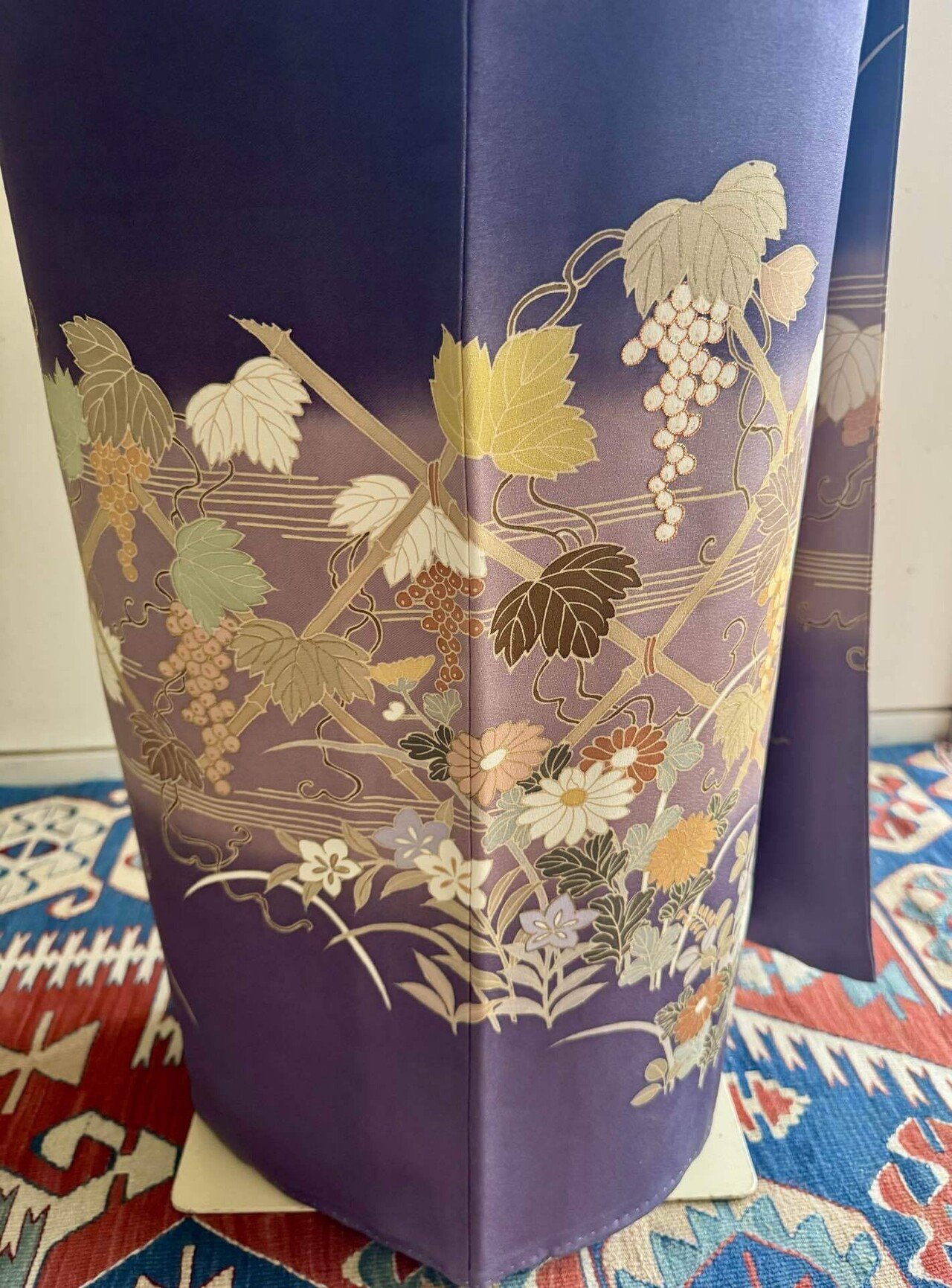 野ぶどうと菊「千地 泰弘」紫色・訪問着・美品・正絹・トールサイズ　N‐25 野ぶどうと菊「千地 泰弘」紫色・訪問着・美品・正絹・トールサイズ N