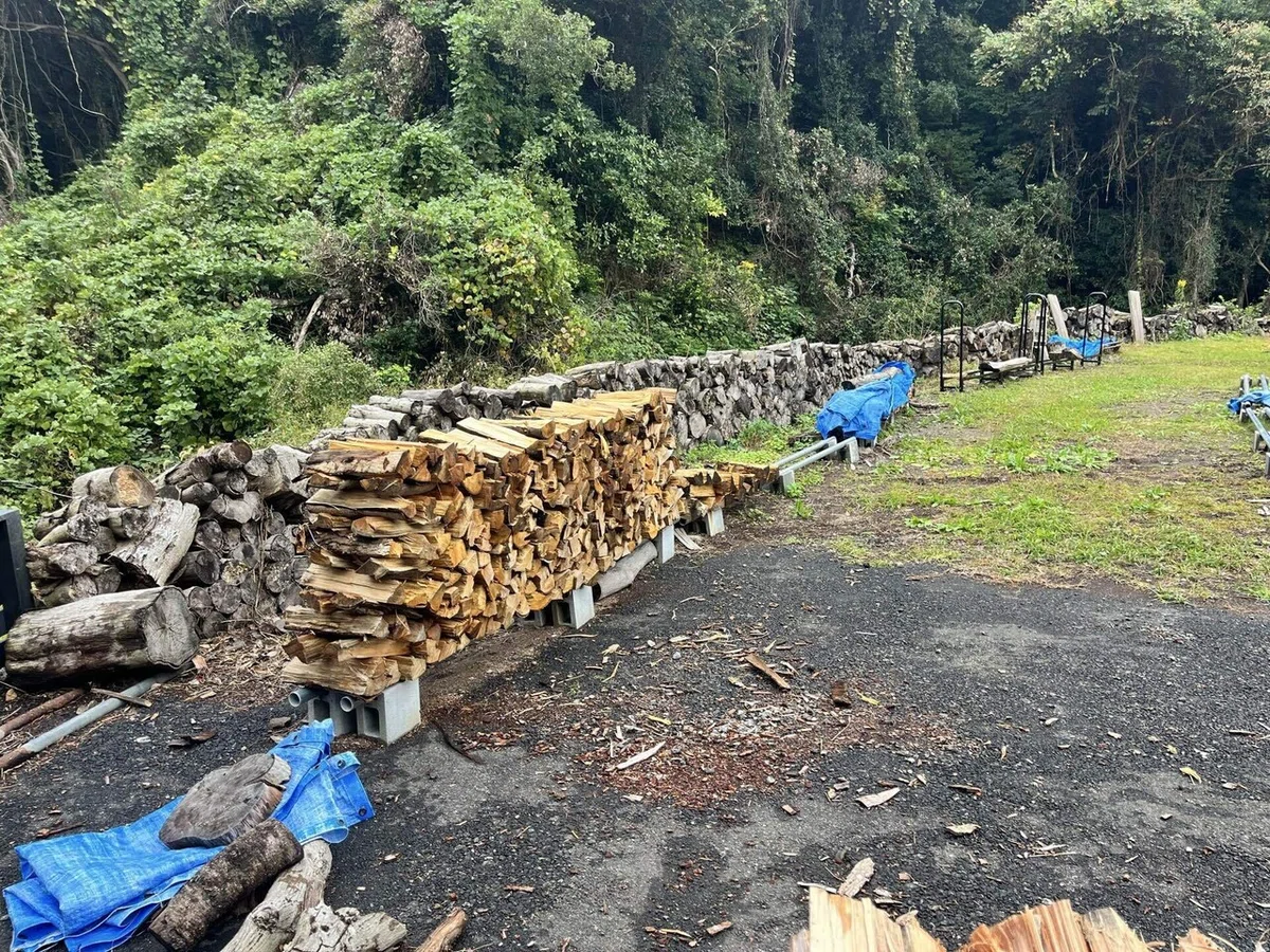 薪棚 空きだらけ｜丸太工房〜館山〜｜館山南房総の薪販売