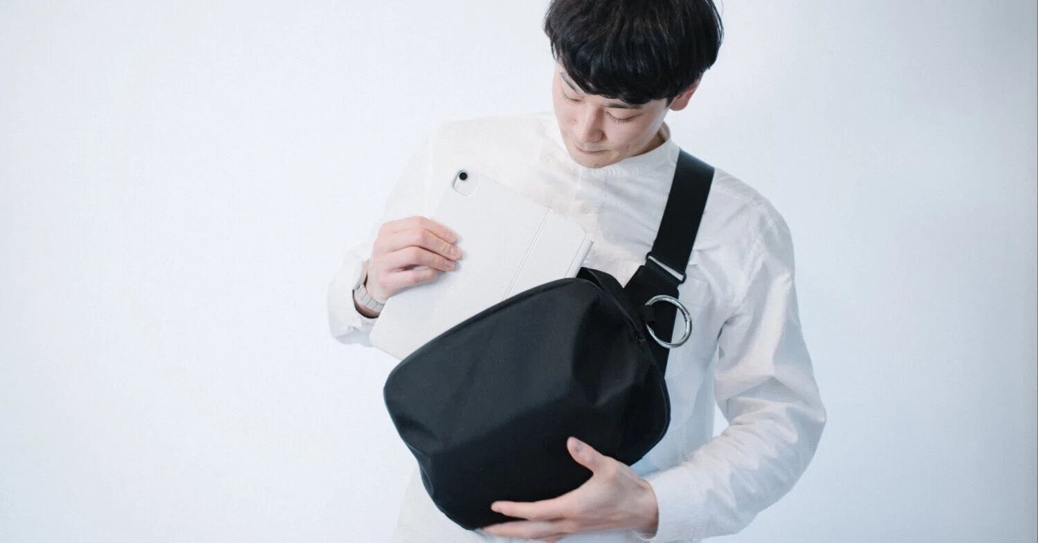 drip HALFDAY PACKハーフデイパックver.2 iPadユーザーのためのボディバッグ「HALFDAY PACK ver.2」 | drip公式