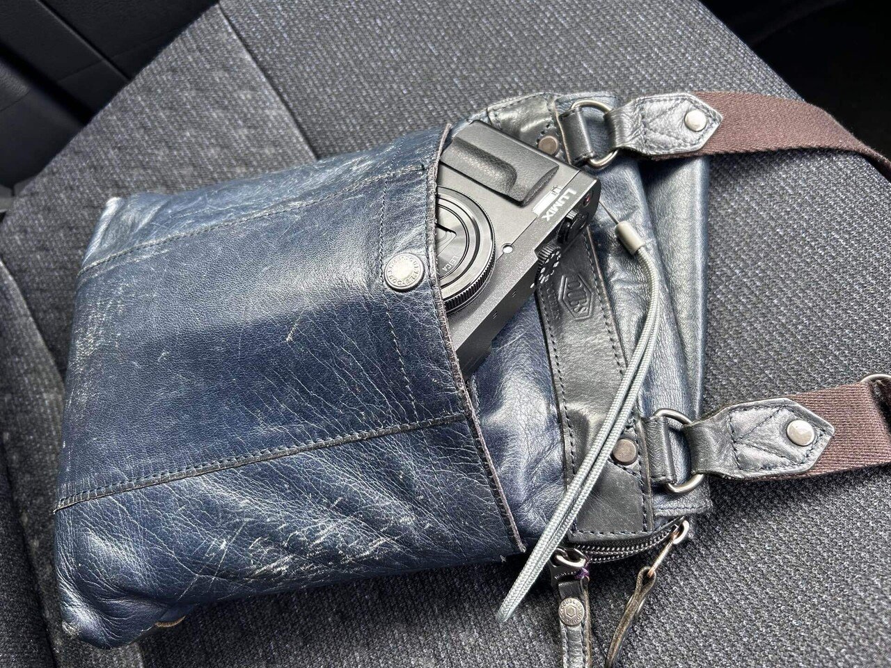 コンデジ壊れた⁉️｜SuzukenSambar