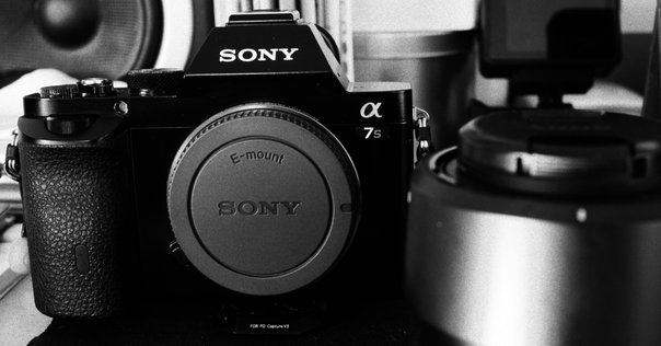 Androidなマイクロフォーサーズカメラ、YONGNUO YN455 を昨年のYN450に