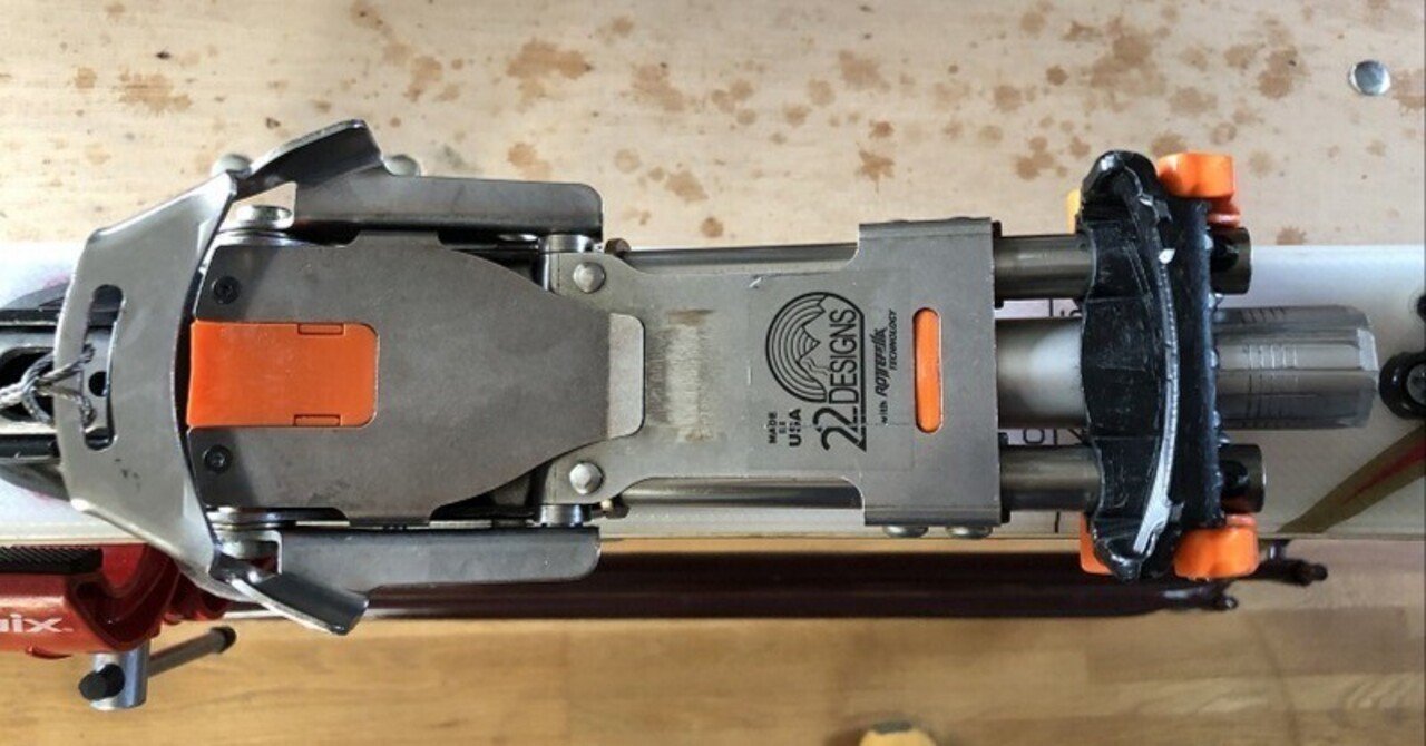 22DESIGNS 初期型アウトロー トゥーピースの亀裂を溶接補強してもらう