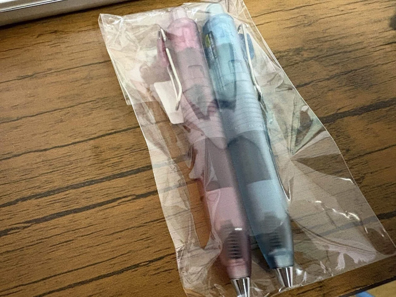ユニボールワンP限定色ラズベリー、サイダーを買った｜けまりん