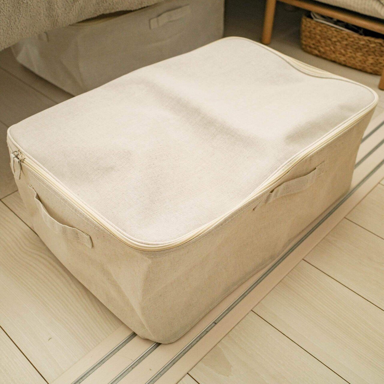 無印良品のソフトボックスで、ベッド下の収納を整える。｜むささび