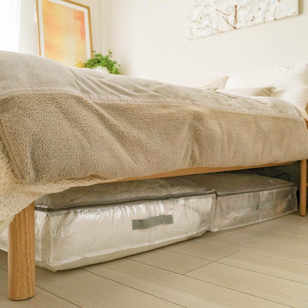 無印良品のソフトボックスで、ベッド下の収納を整える。｜むささび