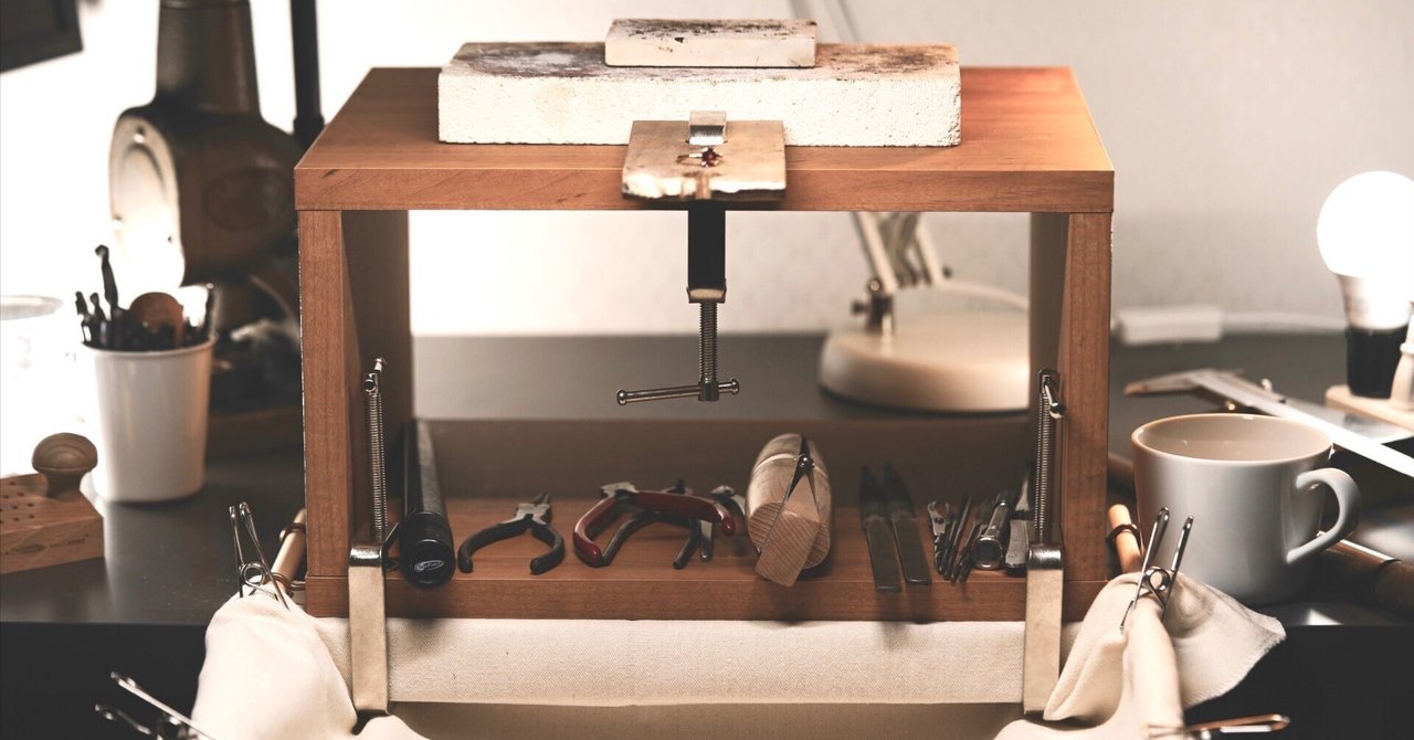 ねこ　彫金机　（パイン材製）　※ハンドメイド ねこ 彫金机 （パイン材製） ※ハンドメイド ねこ 彫金机