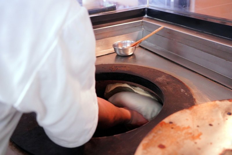 インド人も納得のスパイスカレーとナンづくりツアー港の人気インド料理屋さんドルーガのシェフ直伝！11