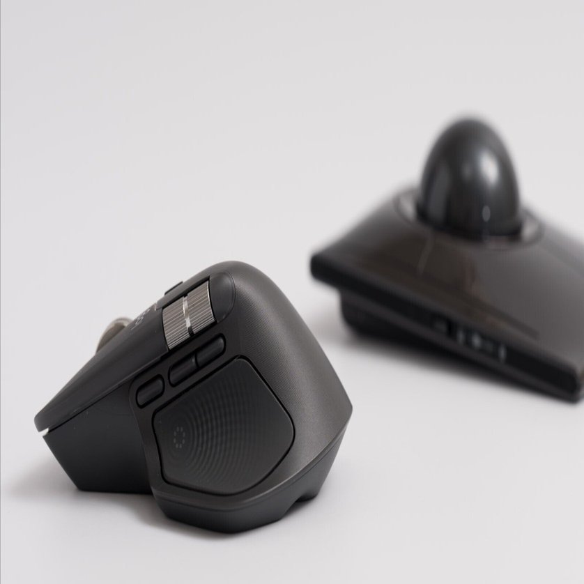 楽しみにしていたMX MASTER 4が届いたのに、トラックボールから離れ