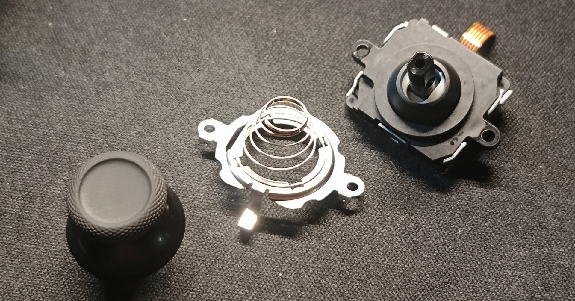 Quest3 touch コントローラーの分解清掃によるドリフト解消｜Rarata