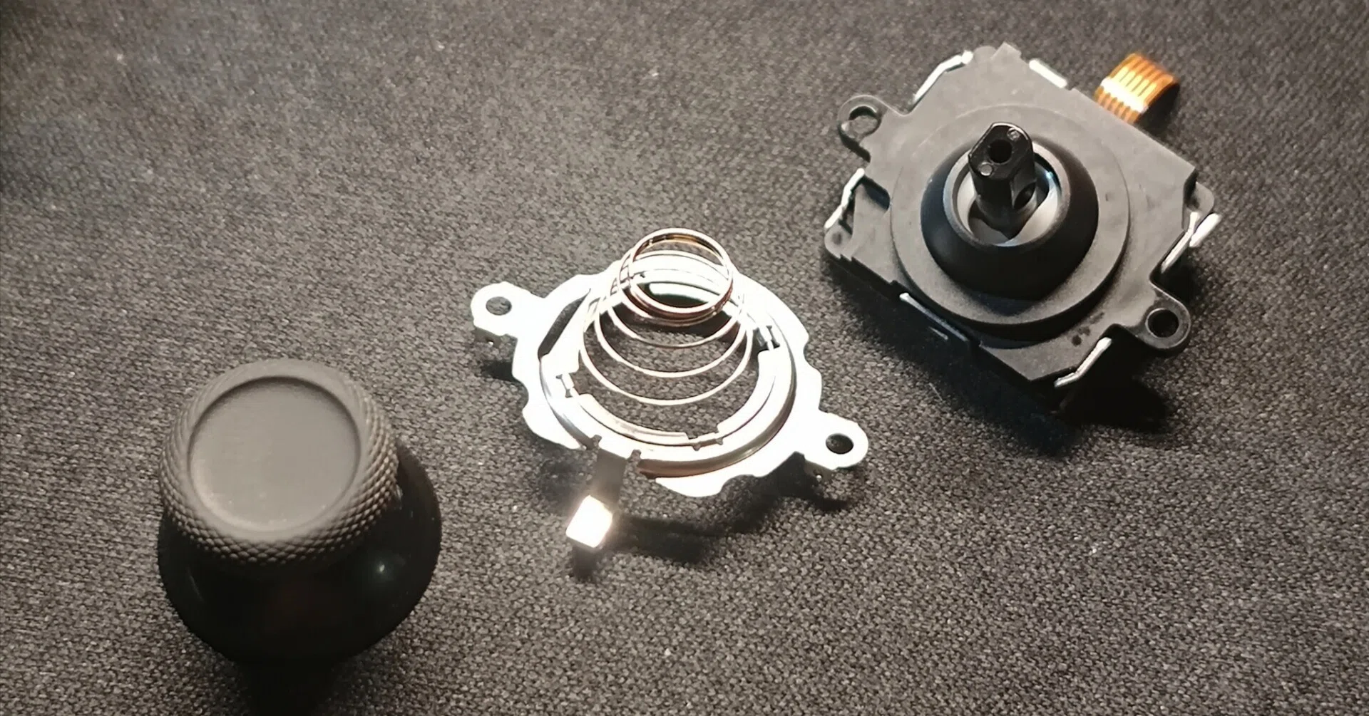 Quest3 touch コントローラーの分解清掃によるドリフト解消 + 交換｜Rarata