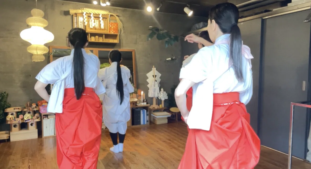 Learning Breathing and Stillness from Miko Mai: Days of Aligning Mind ...